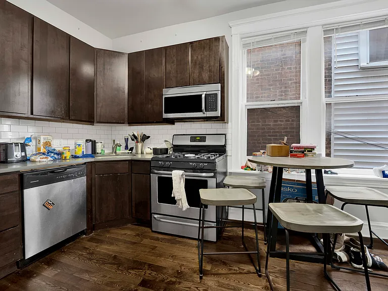 2341 W Charleston St #2F — Photo 2