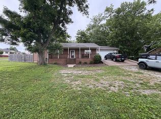 1122 N Springfield St, Berryville, AR 72616