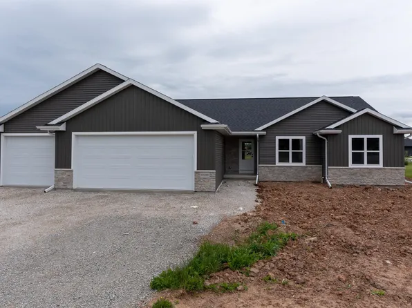 W5890 Edgewood Dr, Menasha, WI 54952