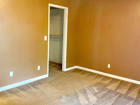 5th image of 820 Lombard Way