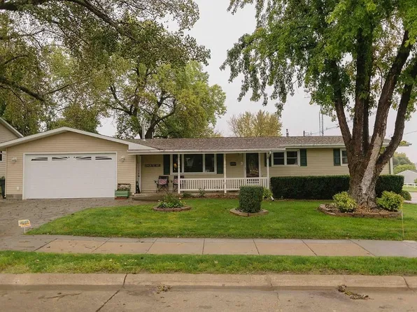 1703 W 40th St, Kearney, NE 68845