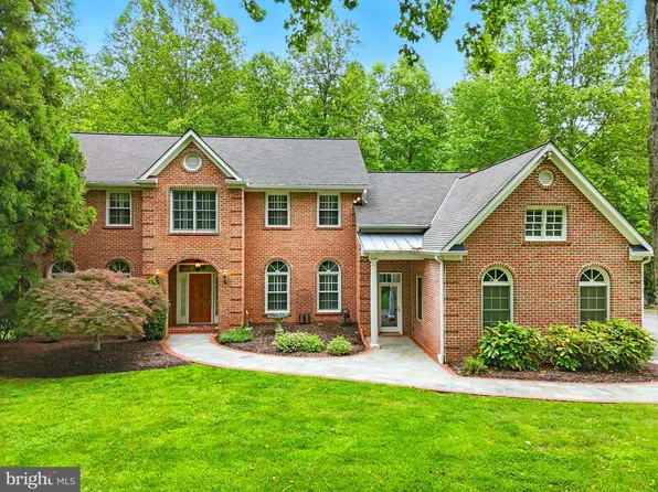 8390 Sylvan Way, Clifton, VA 20124