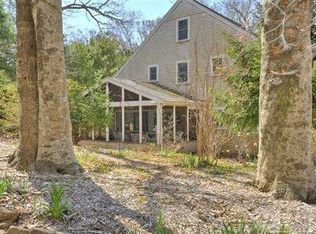 9 Fern Ln, Falmouth, MA 02543