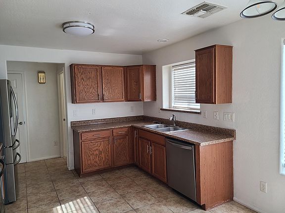 3rd image of 639 E Jeanne Ln