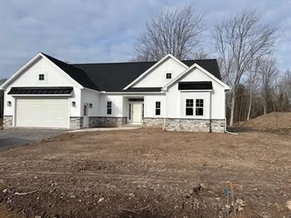 5 Davison Beach Rd, Hilton, NY 14468