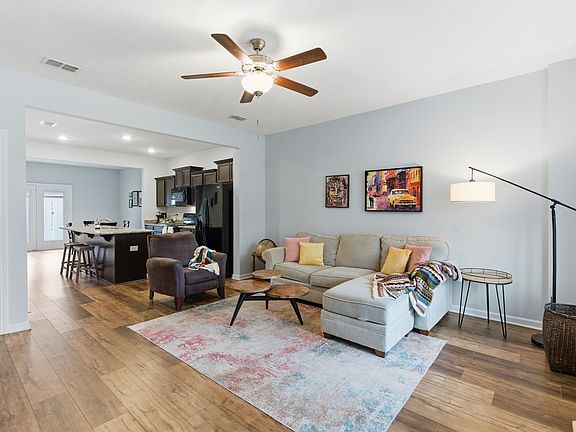 3rd image of 809 Bradburn Village Way