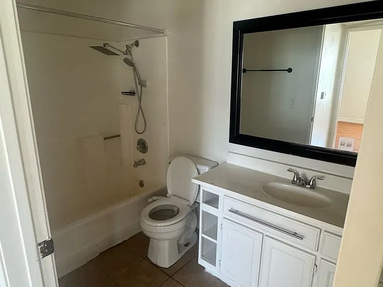 549 S Wilton Pl — Photo 12