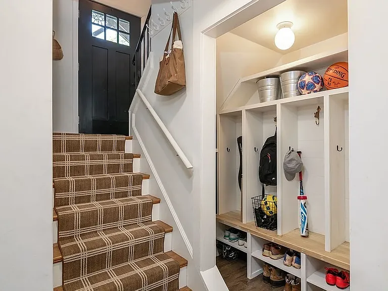 2 Hazelwood Dr — Photo 7