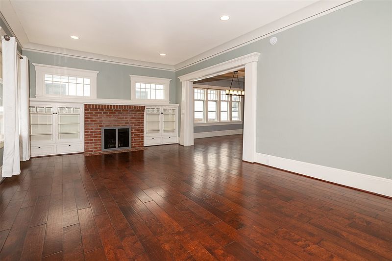 5th image of 136 NE 52nd Street
