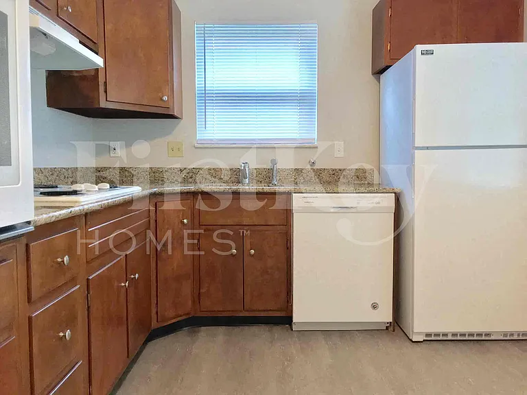 1222 Meadowbright Ln — Photo 4