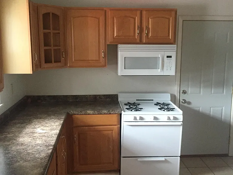 717 Bowen St — Photo 3