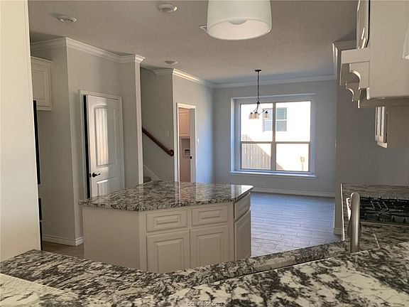 3rd image of 2711 Lakewell Ln