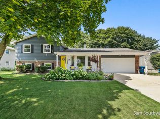 2719 Johnathan Ave NE, Grand Rapids, MI