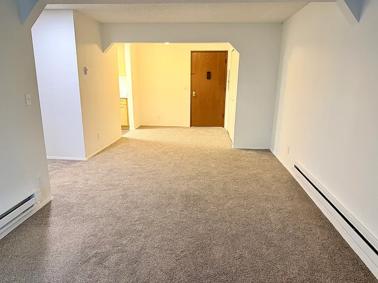 Maple Leaf Apartments — Photo 20