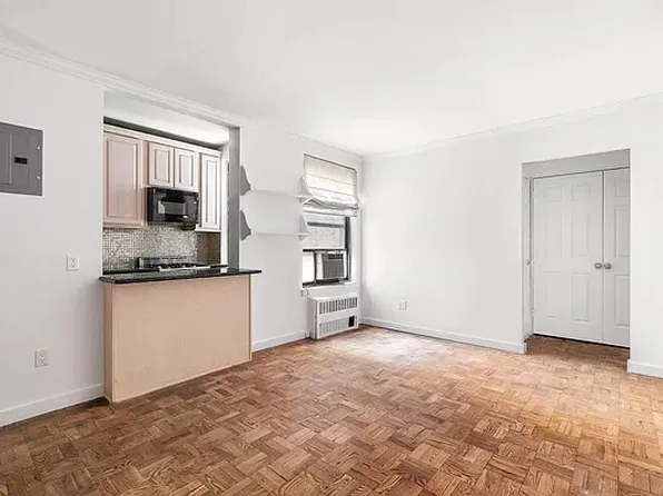 208 East 70th Street image 1 of 7