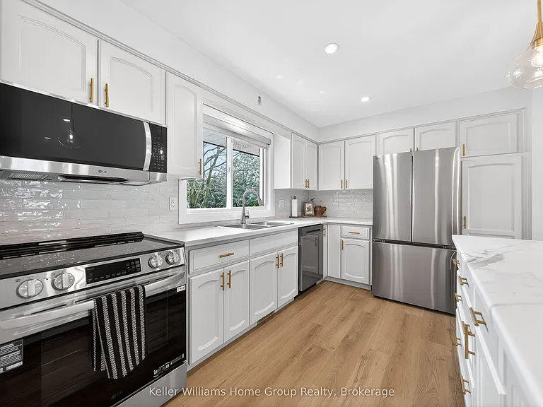 535 Elgin St — Photo 17