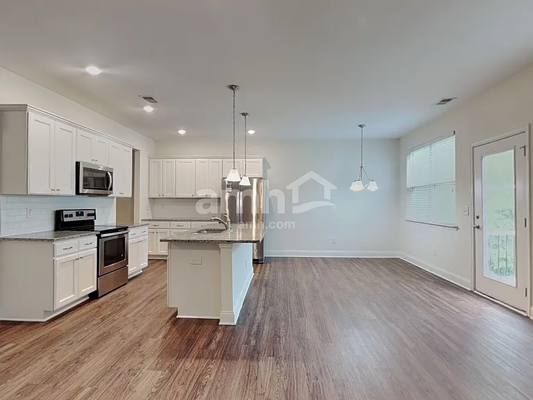 134 McBee St — Photo 5