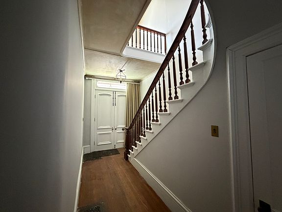 4th image of 500 2nd St Rear 500