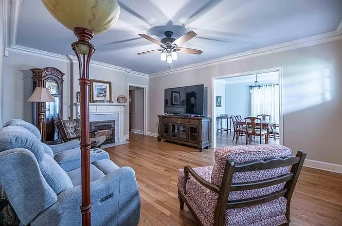 3301 Howard Ave — Photo 7