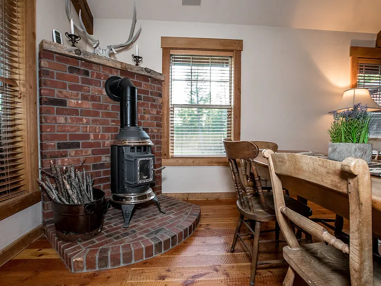 1447 N Prairie View Rd — Photo 15