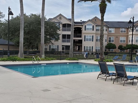 4th image of 13810 N Sutton Park Dr #525