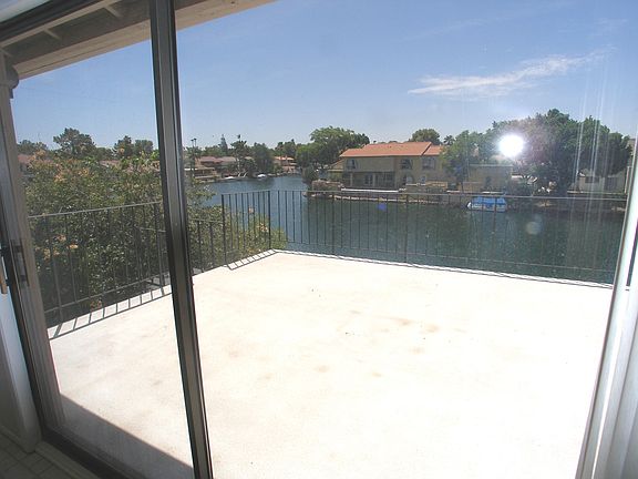 3RD BR DECK ABOVE LAKE