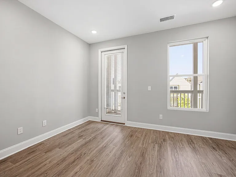 2341 E 18th St — Photo 23
