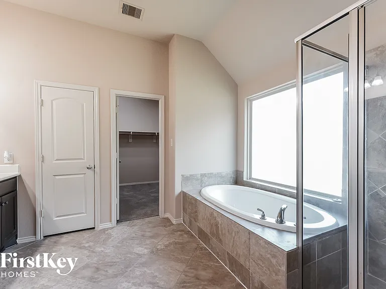 4203 Driftwood Bend Ct — Photo 15