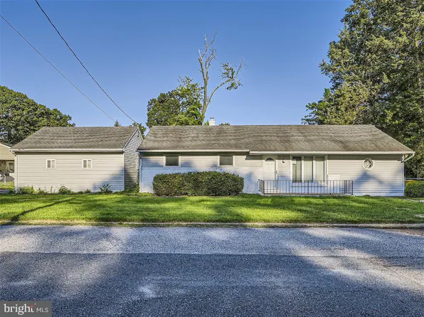 8447 Lyndale Rd, Pasadena, MD 21122