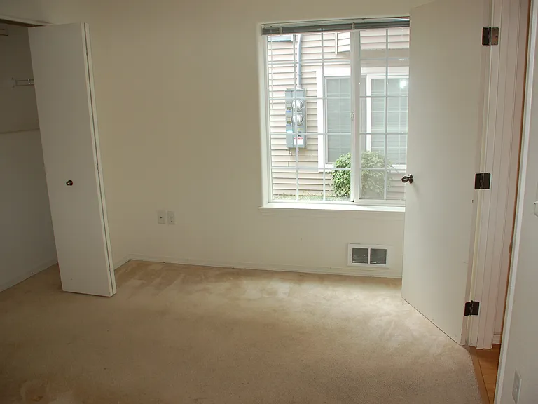 11811 SE Pine St — Photo 5