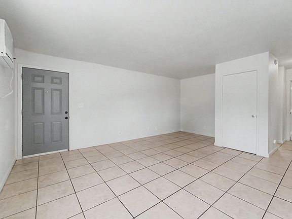 3rd image of 1964 Country Club Ct APT 1