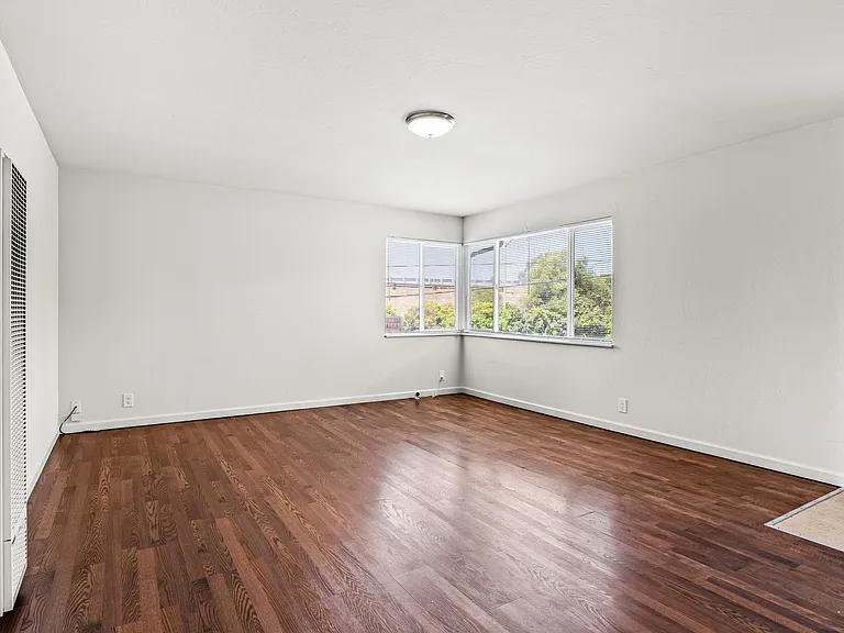 11818 Foothill Way #3 — Photo 2
