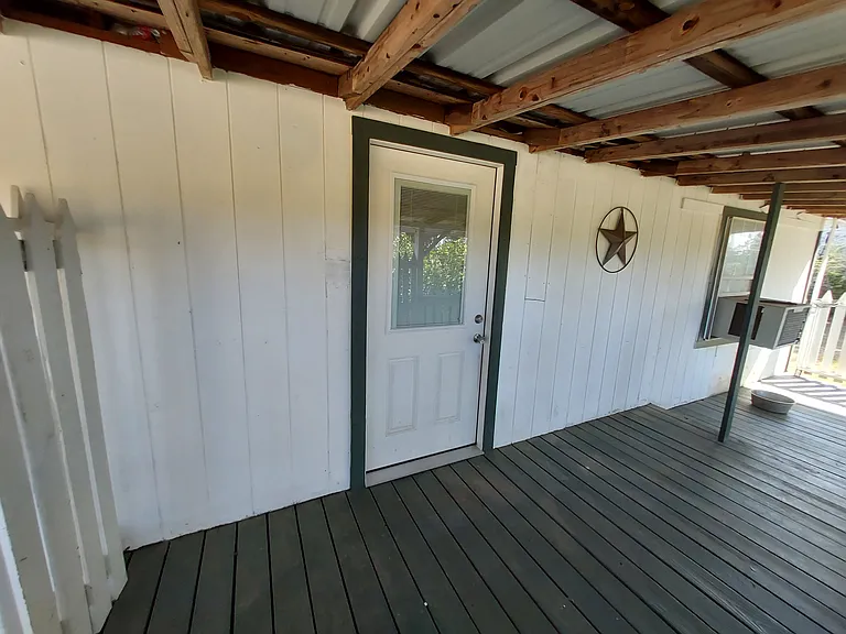 604 Mayflower Ln — Photo 14