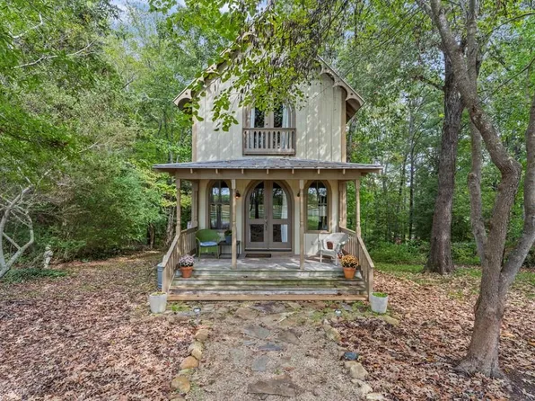 111 Park Pl, Irvington, VA 22480