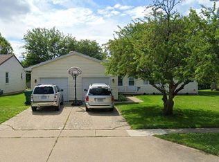 1511 Pebblewood Dr, Sycamore, IL 60178