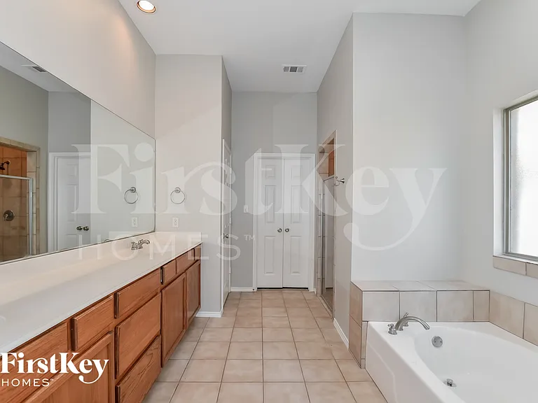 4203 Lucy Ln — Photo 9