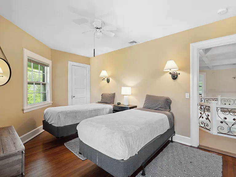37 Beach Ln — Photo 20