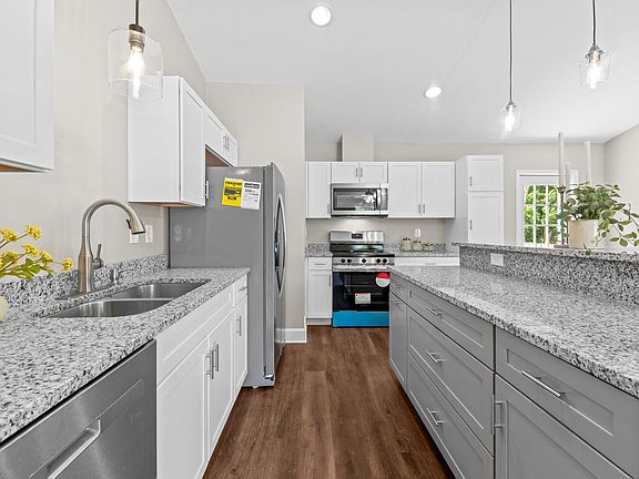 5th image of 2328 Southampton Dr