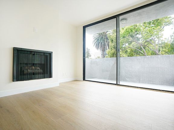 3rd image of 915 3rd St APT 109