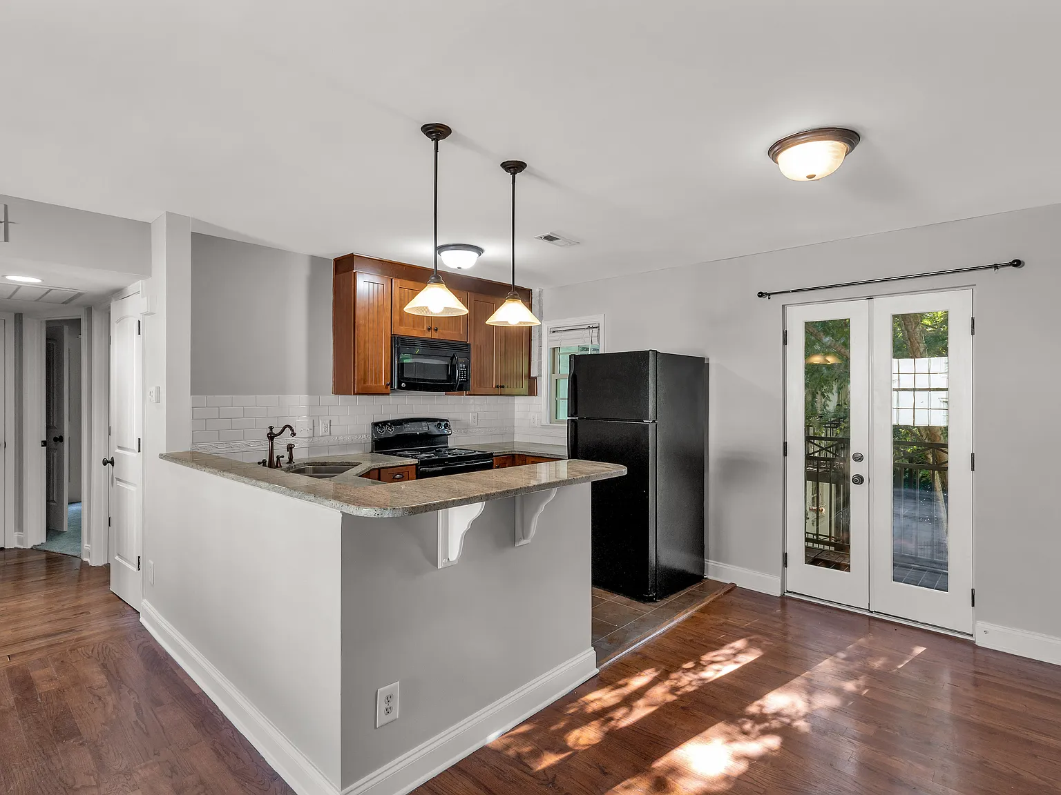 2 bed, 1.5 bath, 827 sqft, $1,750 — Photo 4