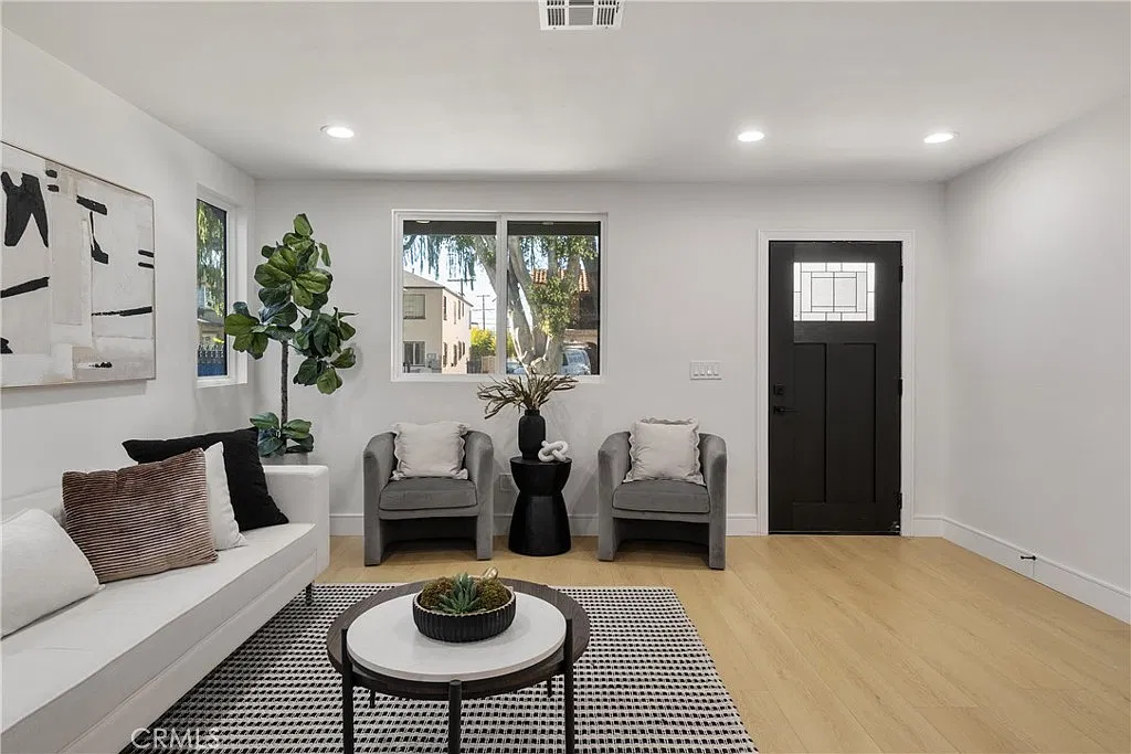 4 bed, 1600 sqft, $4,595 — Photo 4