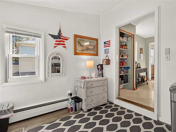 4th image of 32 Daniels St