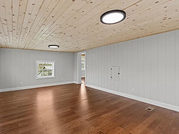 1021 Baird Ave — Photo 4