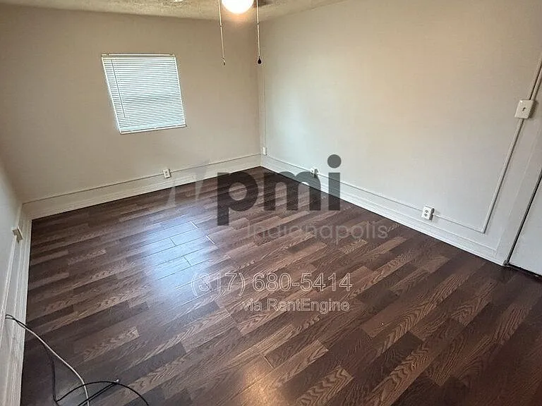 1311 E 11th St #4 — Photo 17