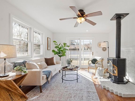 3rd image of 48 Bumble Bee Cir