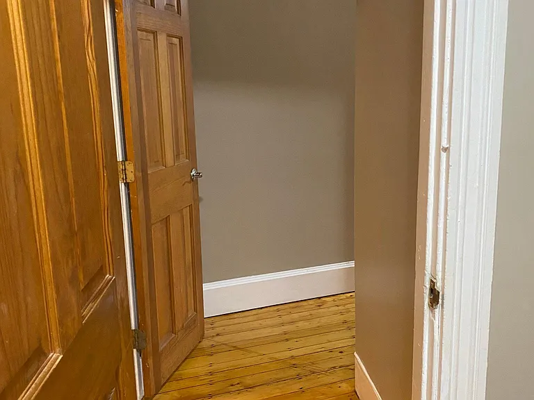 2nd Floor-To full bath/hall
