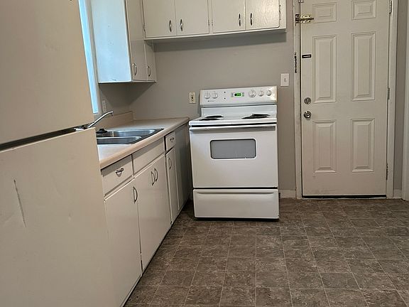 2nd image of 1534 W Waldo Ave