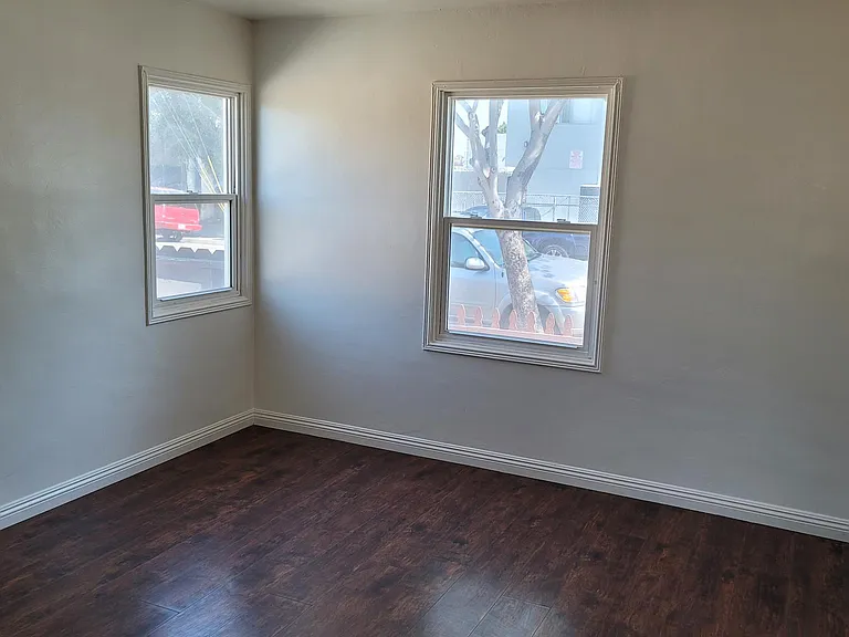 530 N Eastwood Ave — Photo 1