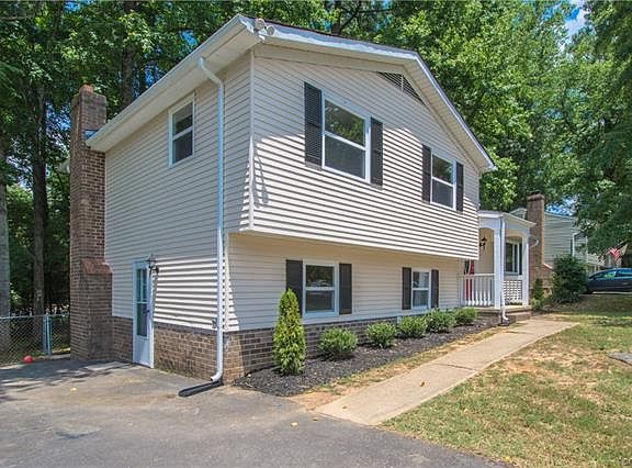 2nd image of 1006 Arch Hill Dr