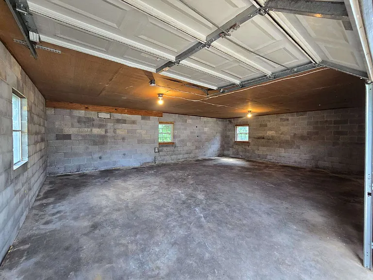 353 Hickory Hts — Photo 16